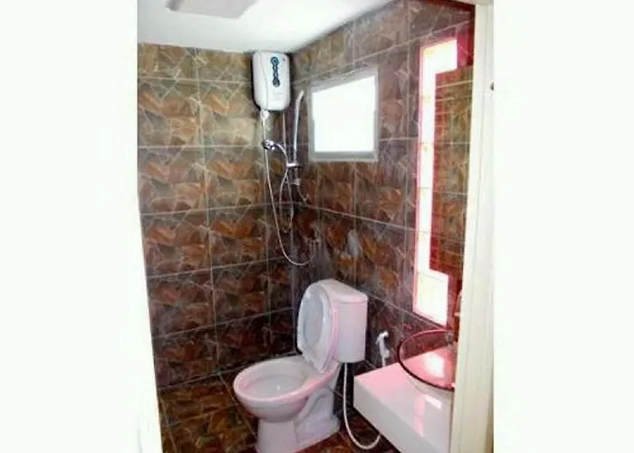 Oyo 271 The Romklao 2*